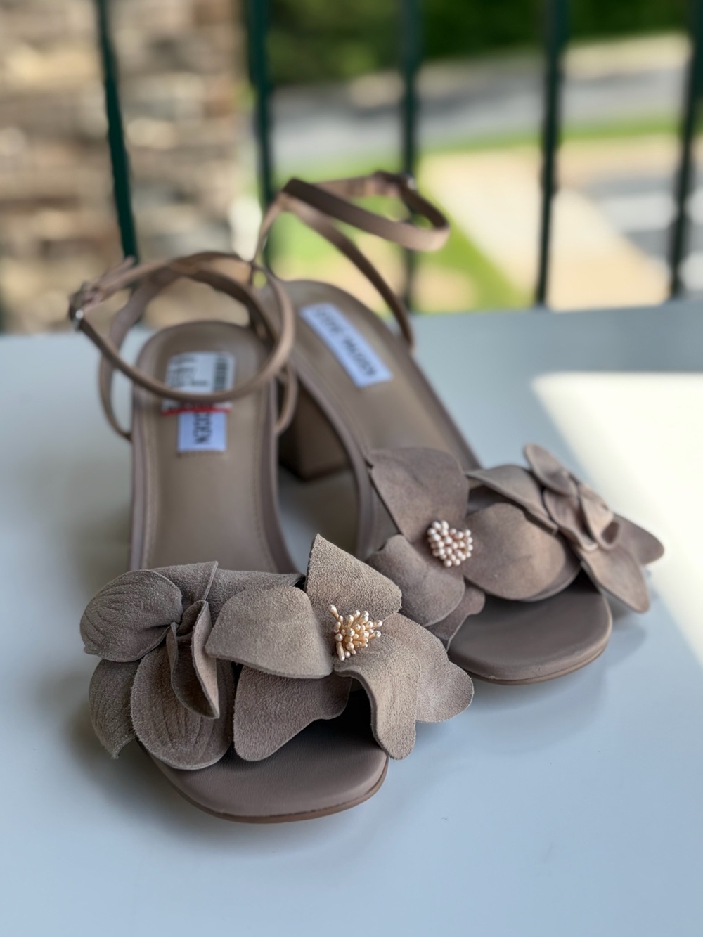 🆕🌺SteveMadden Floral Block Heel Sandals Nude Taupe 3D Flower Dress Heels Size6.5 - Picture 3 of 17